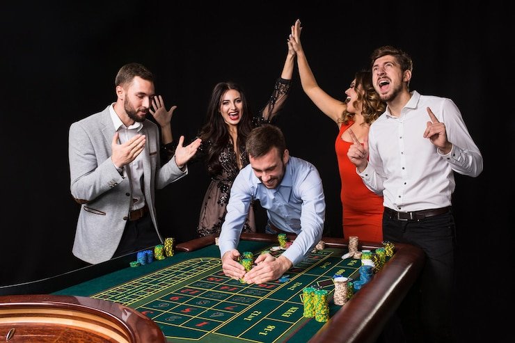 Live dealer in action showing casino table entertainment at uu888